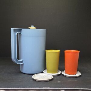 Vintage Tupperware Pitcher 1676-3 Push Button Lid Blue 2 Quart, 2 Glasses 1320